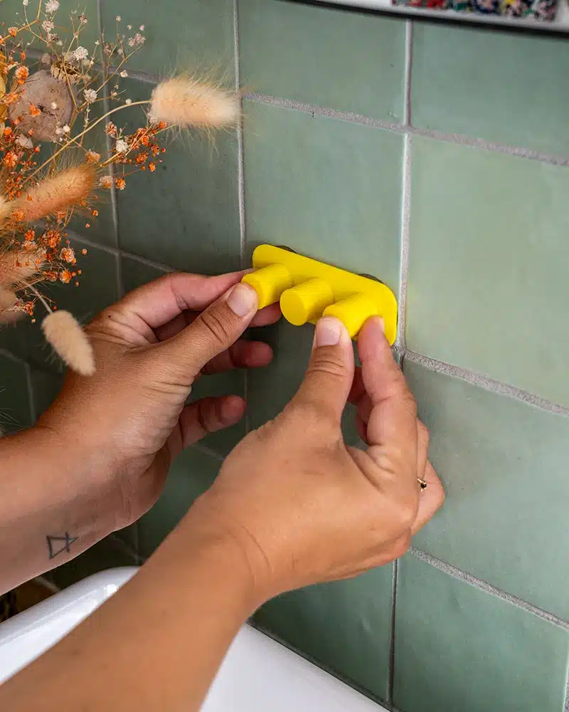 fixer-porte-brosse-a-dents-mural