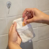 remplir gant sauve-savon