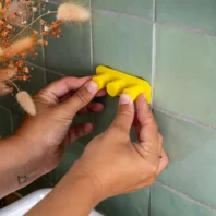 fixer-porte-brosse-a-dents-mural