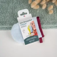 gant-demaquillant-a-l-eau-bleu